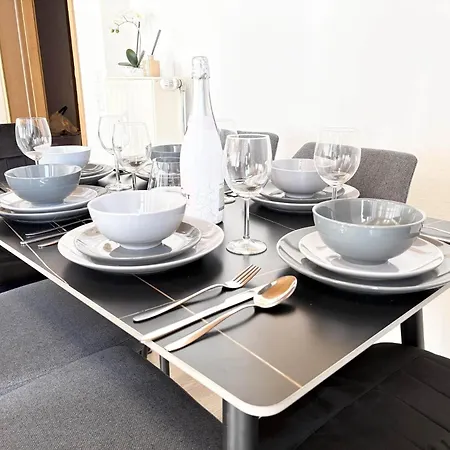 Modernes Fuer 6 Personen Nahe Messe & *