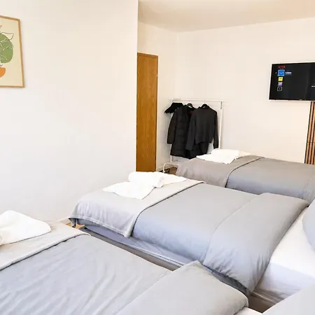 Modernes Fuer 6 Personen Nahe Messe & *